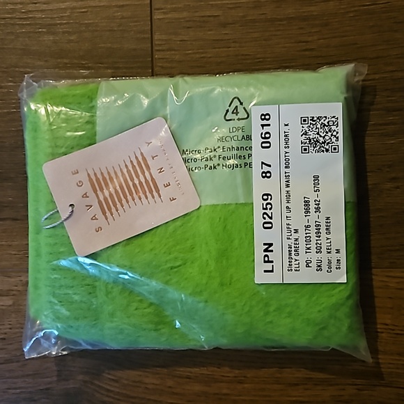 FLUFF IT UP BOOTY SHORT- KELLY GREEN SIZE MEDIUM - Picture 6 of 10